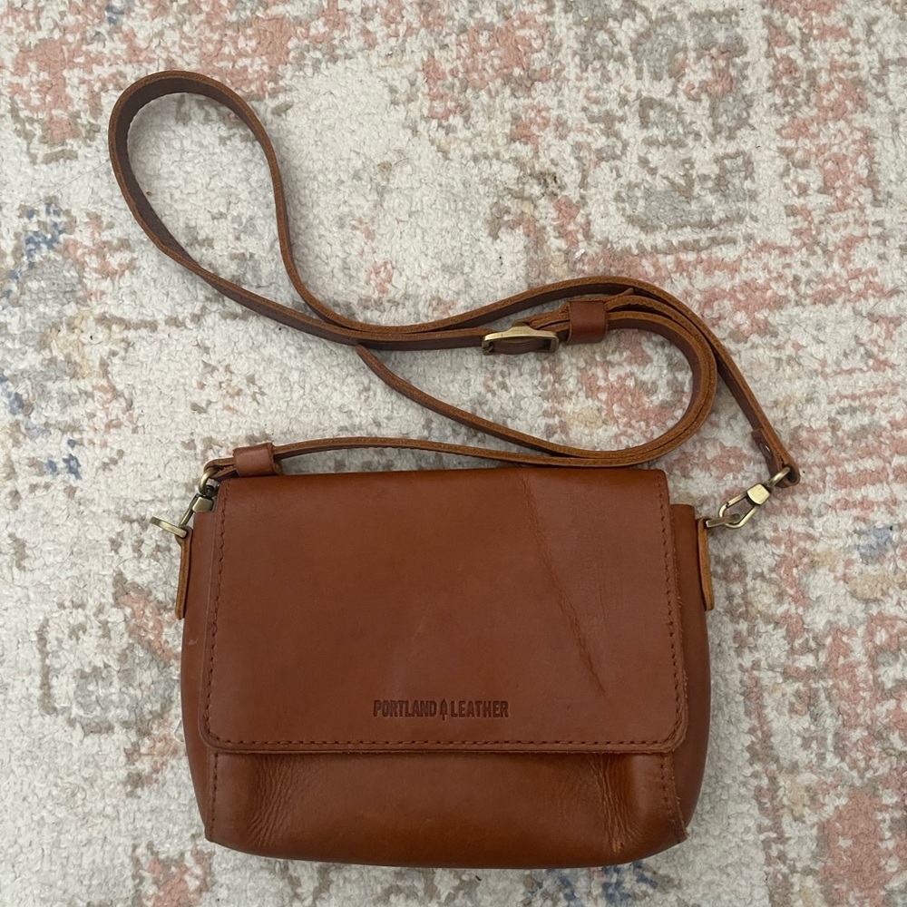 Portland Leather Tan Crossbody Bag - Picture 2 of 6
